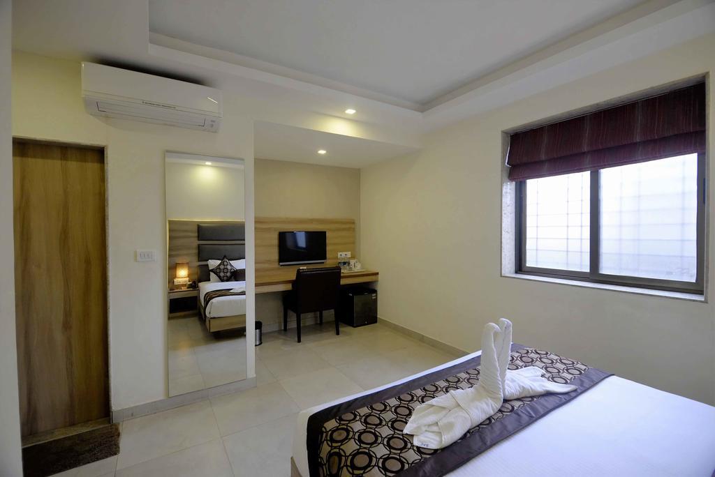 Sunkissed Plaza Hotel กาลังกูติ ภายนอก รูปภาพ
