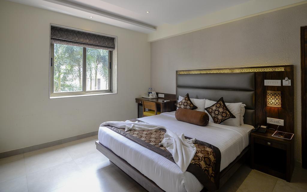 Sunkissed Plaza Hotel กาลังกูติ ภายนอก รูปภาพ