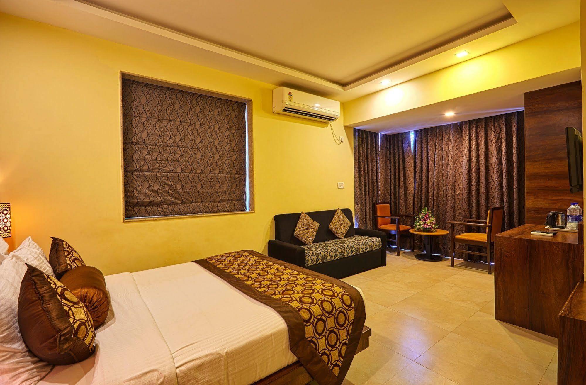Sunkissed Plaza Hotel กาลังกูติ ภายนอก รูปภาพ