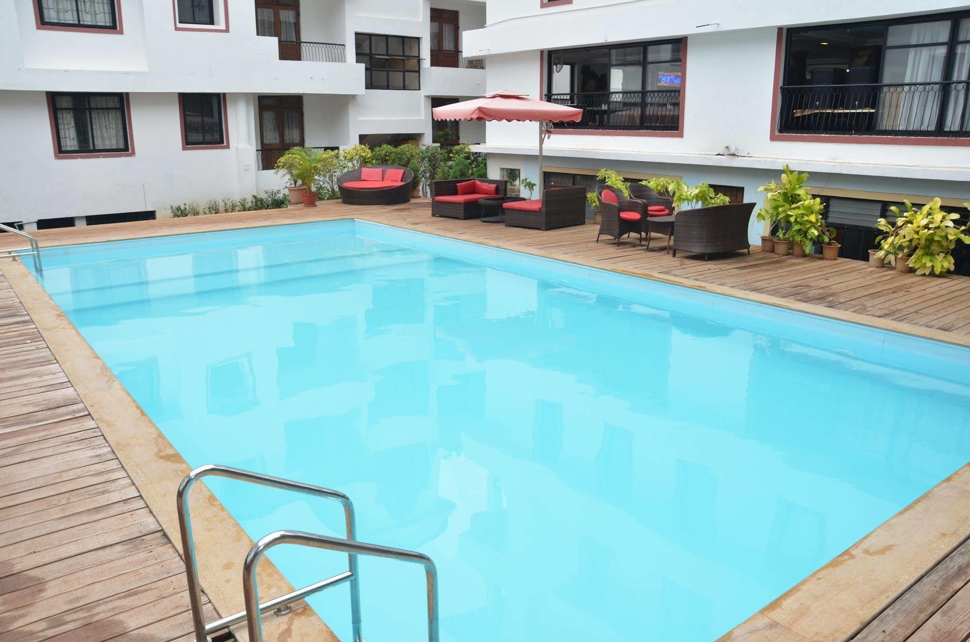 Sunkissed Plaza Hotel กาลังกูติ ภายนอก รูปภาพ