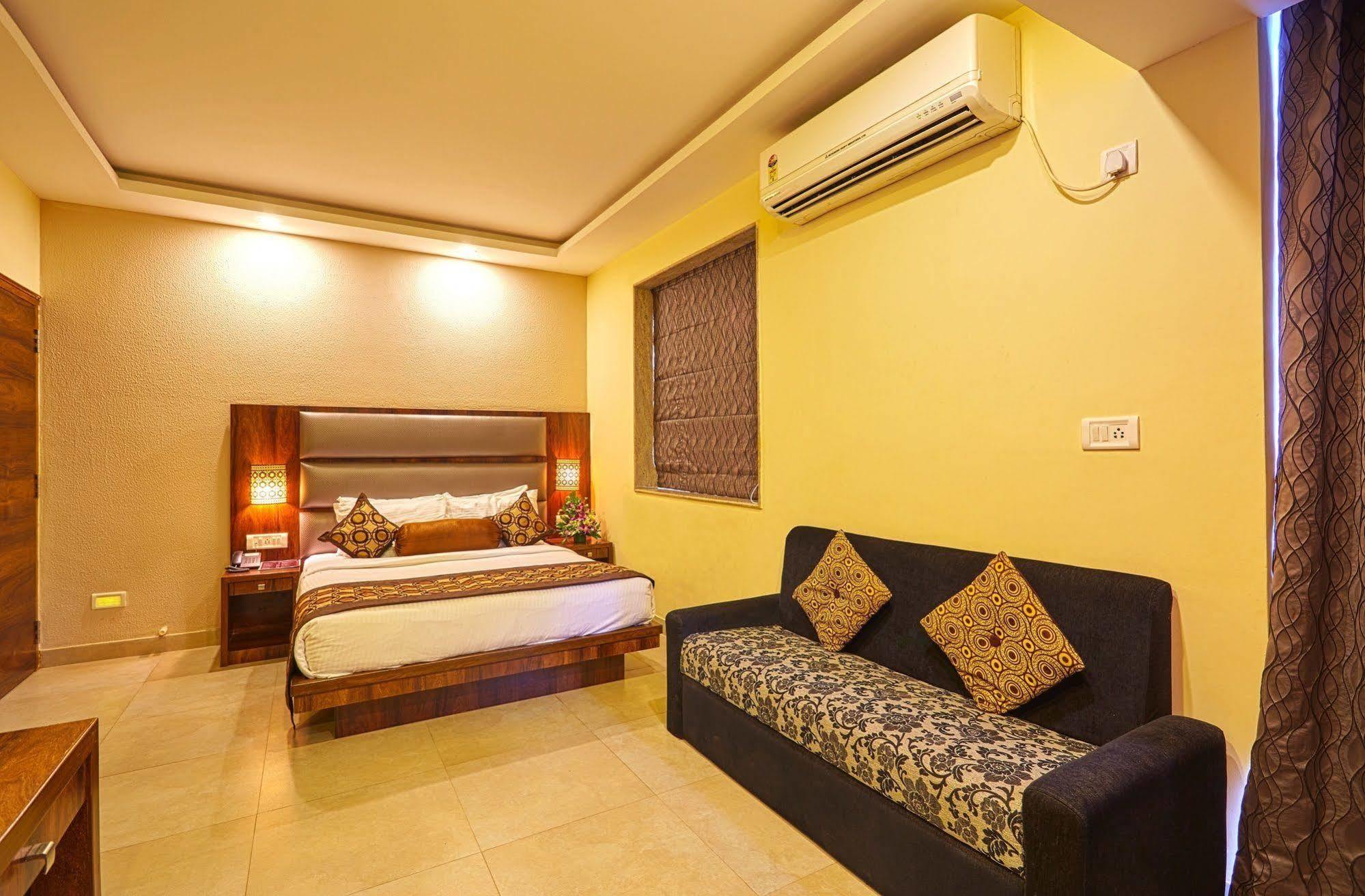 Sunkissed Plaza Hotel กาลังกูติ ภายนอก รูปภาพ